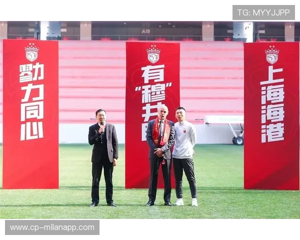 上海海港发布新赛季球衣设计引热议，2021赛季上海海港最新球衣