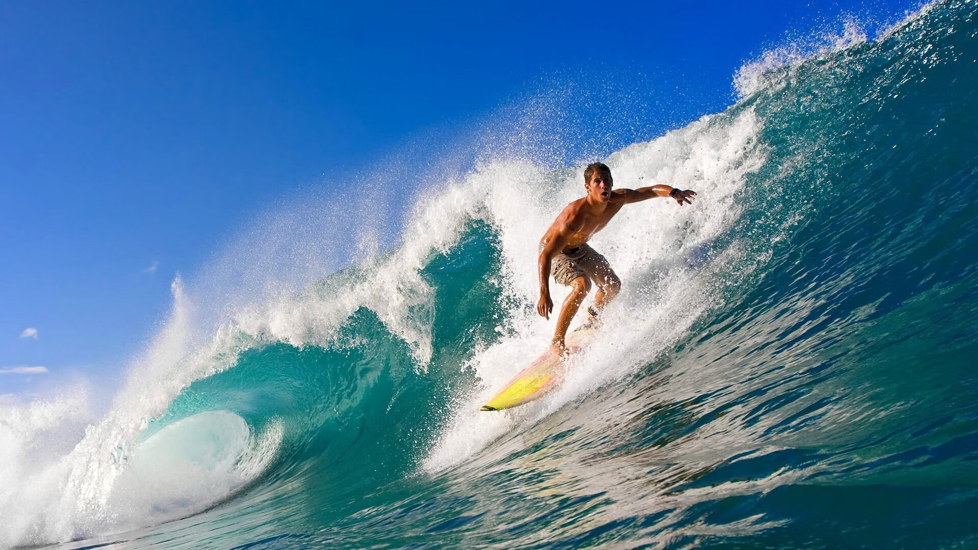 城市露天乒乓球挑战日 街头每张桌子都成对战擂台